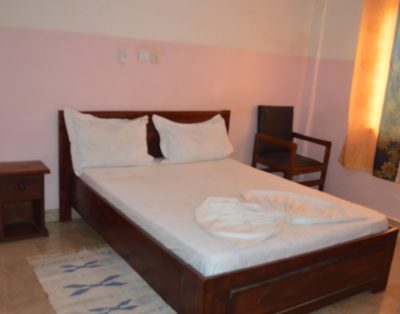 🛏️ Suite climatisée tout-en-un à petit prix – Gust Hôtel Bangui