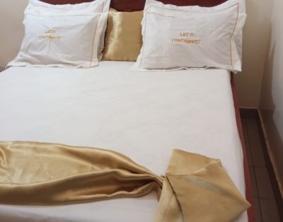 🟩 Chambre moderne avec climatisation – Diaspora & touristes, Hôtel Les 5 Continents