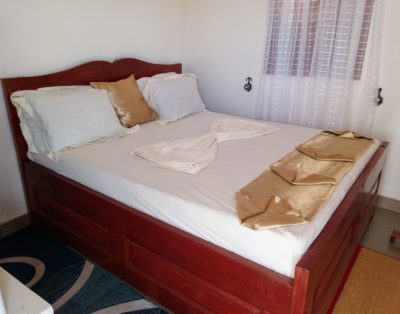 🟦 Chambre confortable et moderne pour touristes et diaspora – Hôtel Les 5 Continents