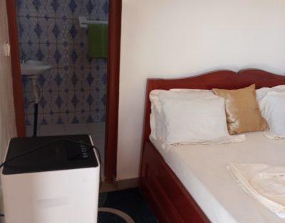 🟦  Chambre simple mais bien équipée à Bangui (Route de Boali) – Hôtel Les 5 Continents