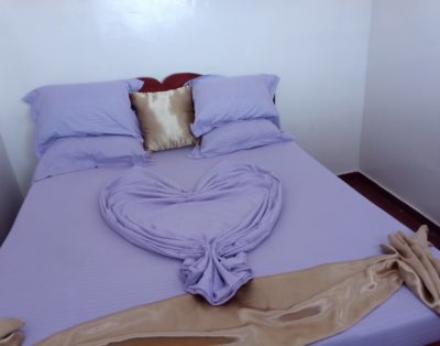 🟨 Chambre simple et fonctionnelle à petit prix – Hôtel Les 5 Continents (Bangui – PK16)
